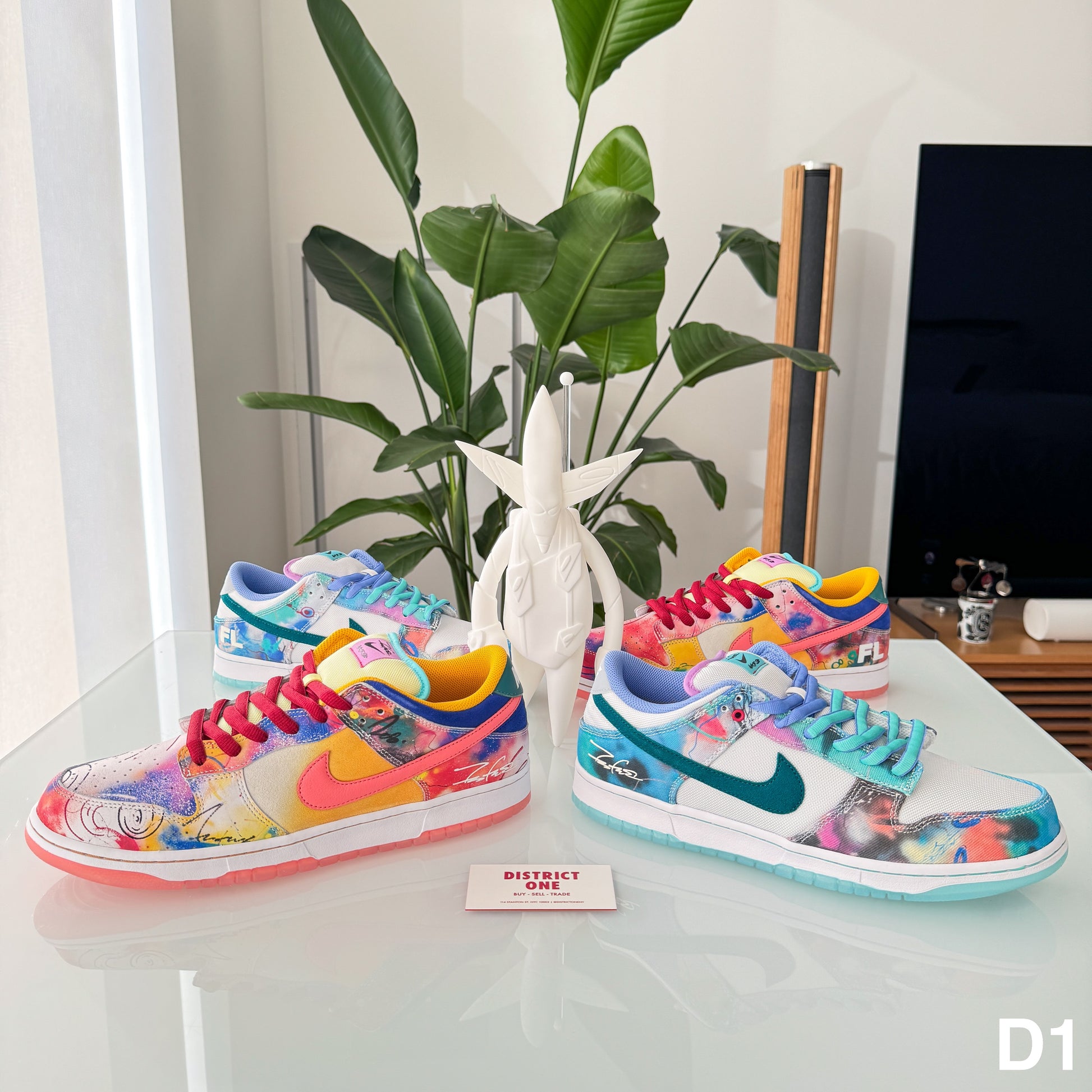 HF6061 700 Nike SB Dunk Low Futura Laboratories Sunblush (Friends