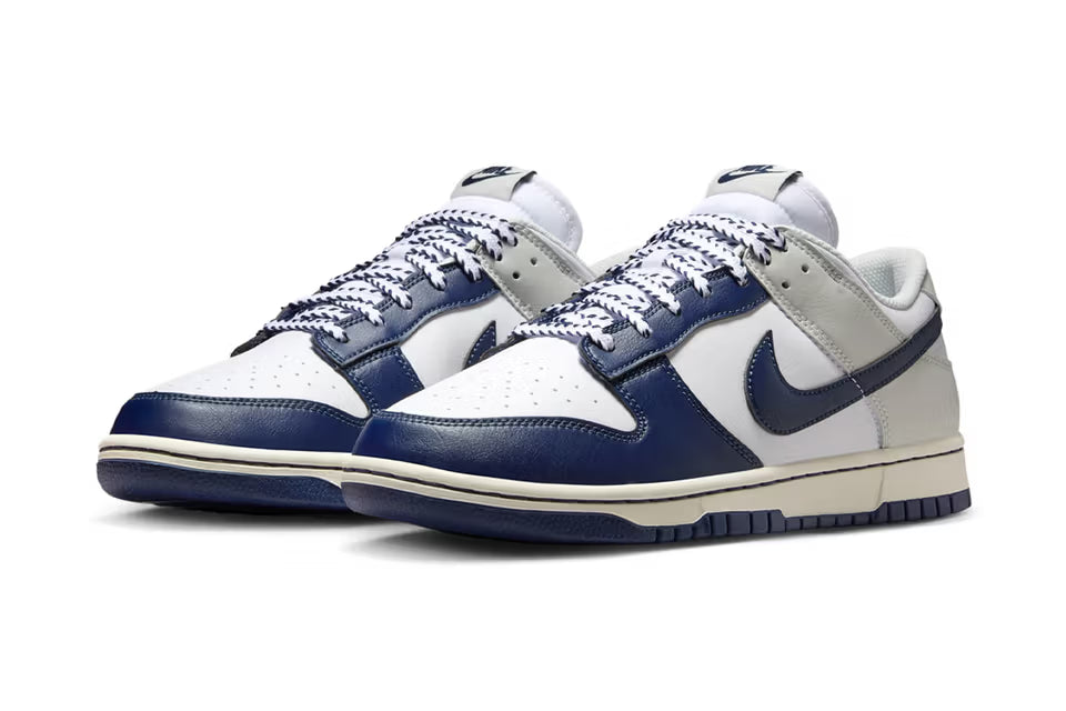 IM2222 101 Nike Dunk Low New York Yankees