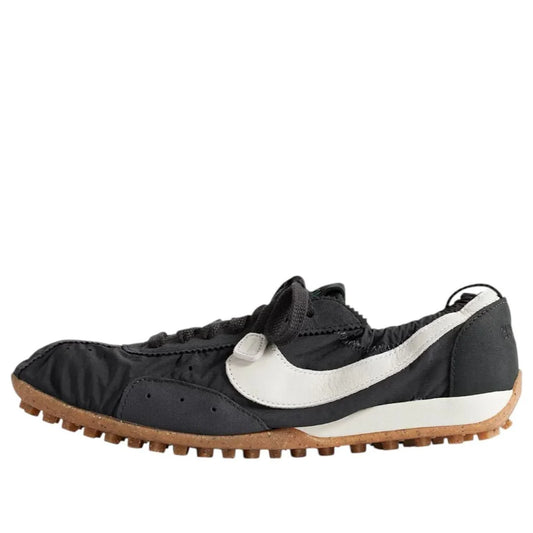 HV8547 001 Nike Moon Shoe SP Jacquemus Off Noir (Women's)