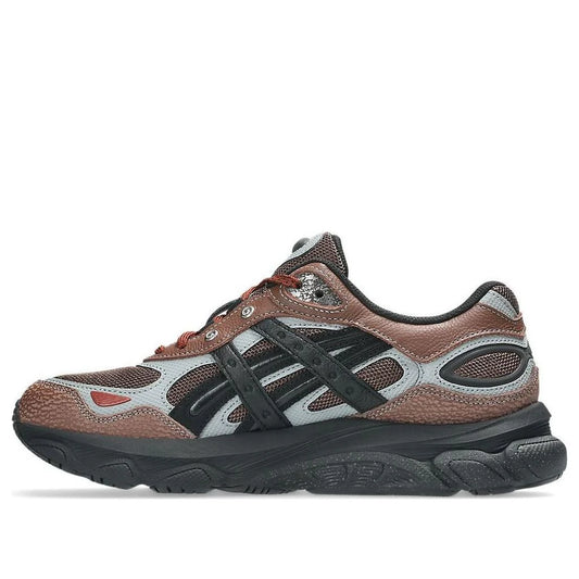 1203A896 200 ASICS Gel-NYC 2.0 SSHS HAL STUDIOS Architecture of Everyday Life Mahogany