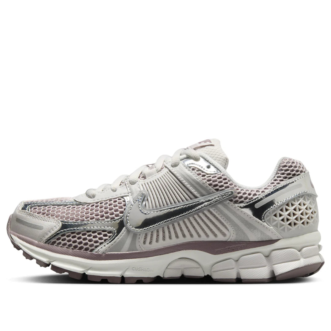 HV6417 001 Nike Zoom Vomero 5 Metallic Silver Platinum Violet (W)