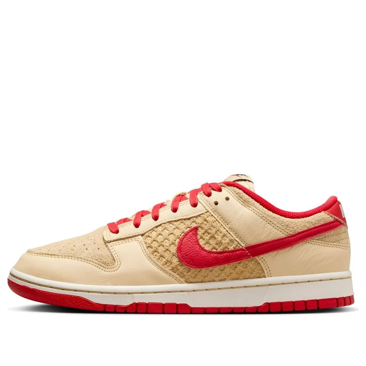HJ9100 294 Nike Dunk Low Retro SE Strawberry Waffle