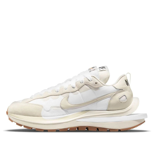 DD1875 100 Nike Vaporwaffle sacai Sail Gum