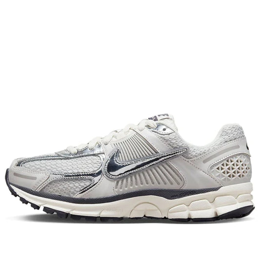 FD0884 025 Nike Zoom Vomero 5 Photon Dust Metálico Plata W