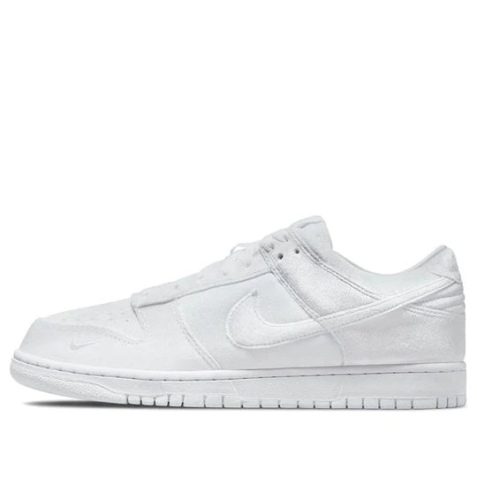 DH2686 100 Nike Dunk Low Dover Street Market Terciopelo blanco triple