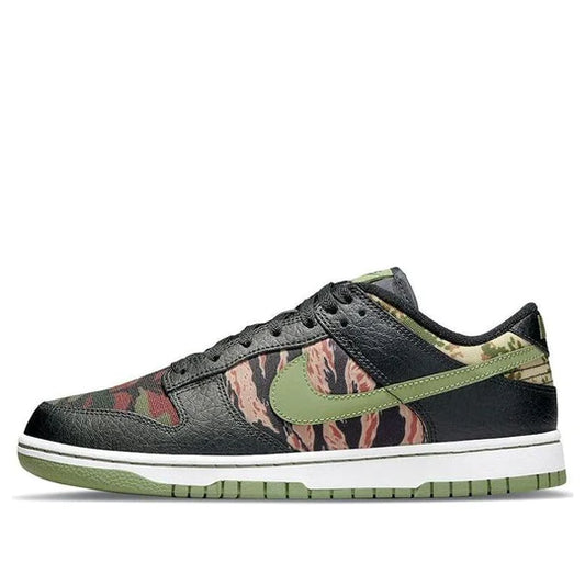 DH0957 001 Nike Dunk Low Loco Camuflaje