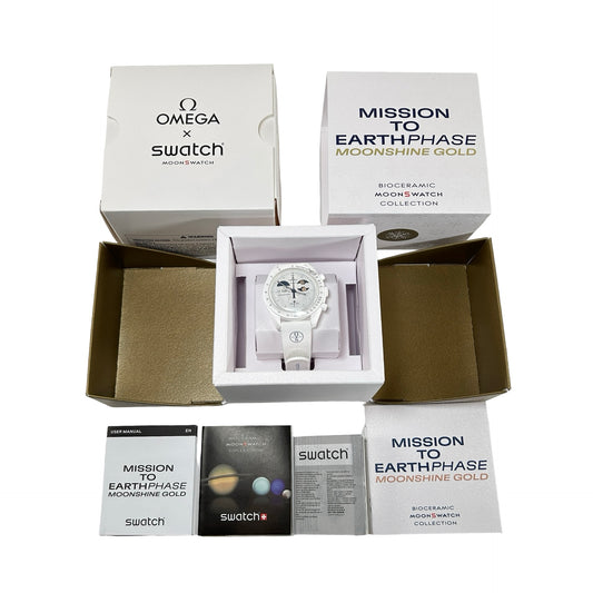 SO33W701L Swatch x Omega Bioceramic Moonswatch Mission To Earthphase Moonshine Snoopy Gold (Cold Moon)