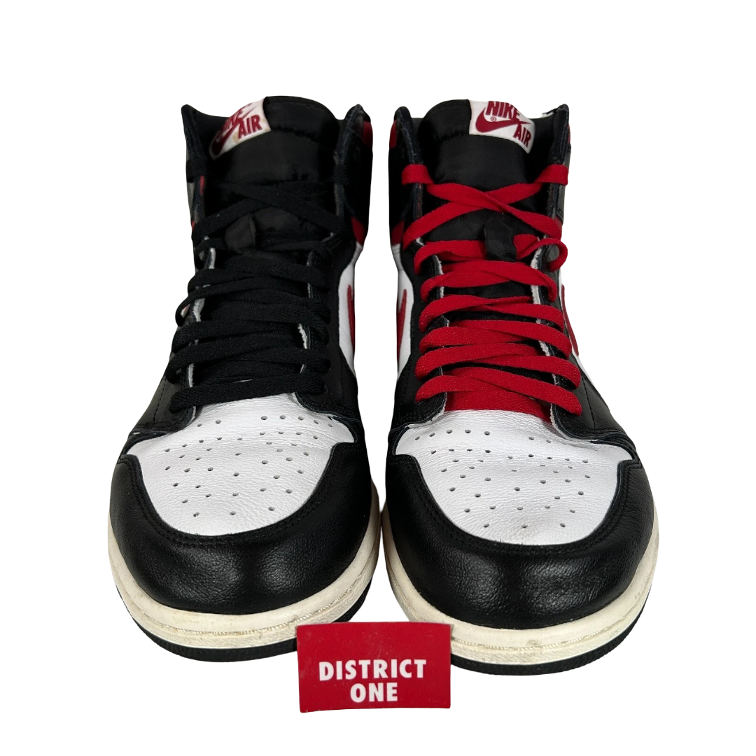 555088 061 Jordan 1 Retro High Bloodline [USED] - 13 (Used)