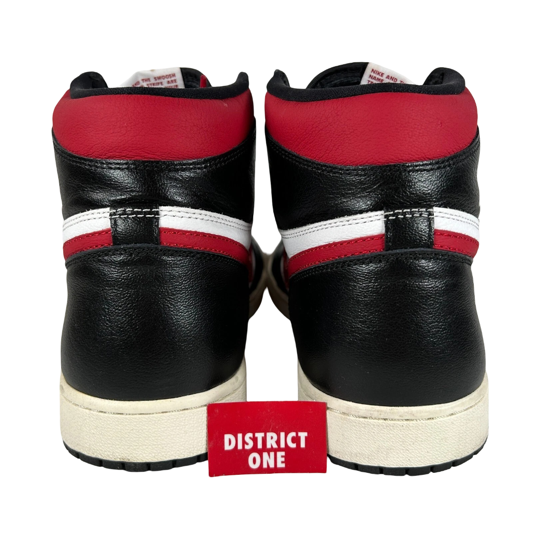 555088 061 Jordan 1 Retro High Bloodline [USED] - 13 (Used)