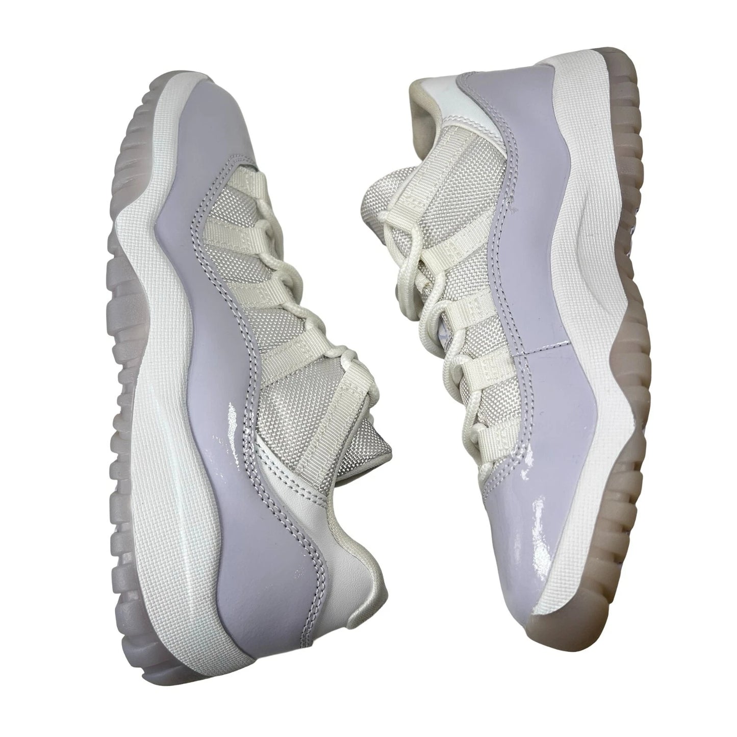 580522 101 Jordan 11 Retro Low Pure Violet (PS) - 1.5 Y (Sock Liner Discolored) (Damaged Box)