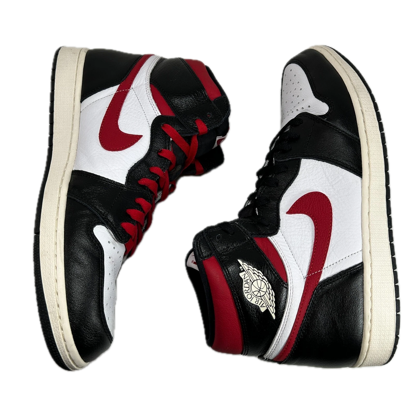 555088 061 Jordan 1 Retro High Bloodline [USED] - 13 (Used)