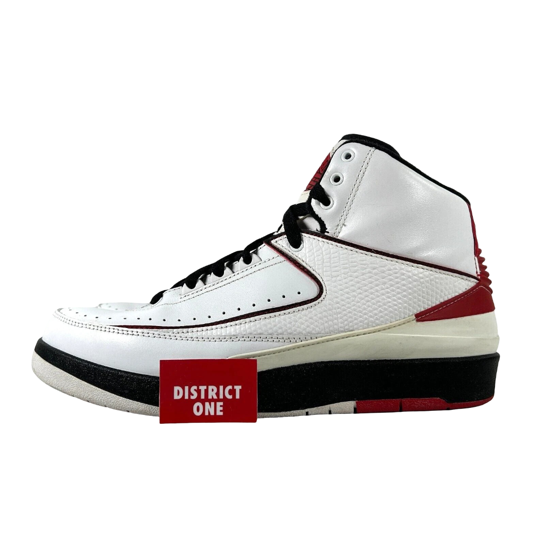 395709 101 Jordan 2 Retro QF White Varsity Red (2010) [USED] - 8 M (Used)