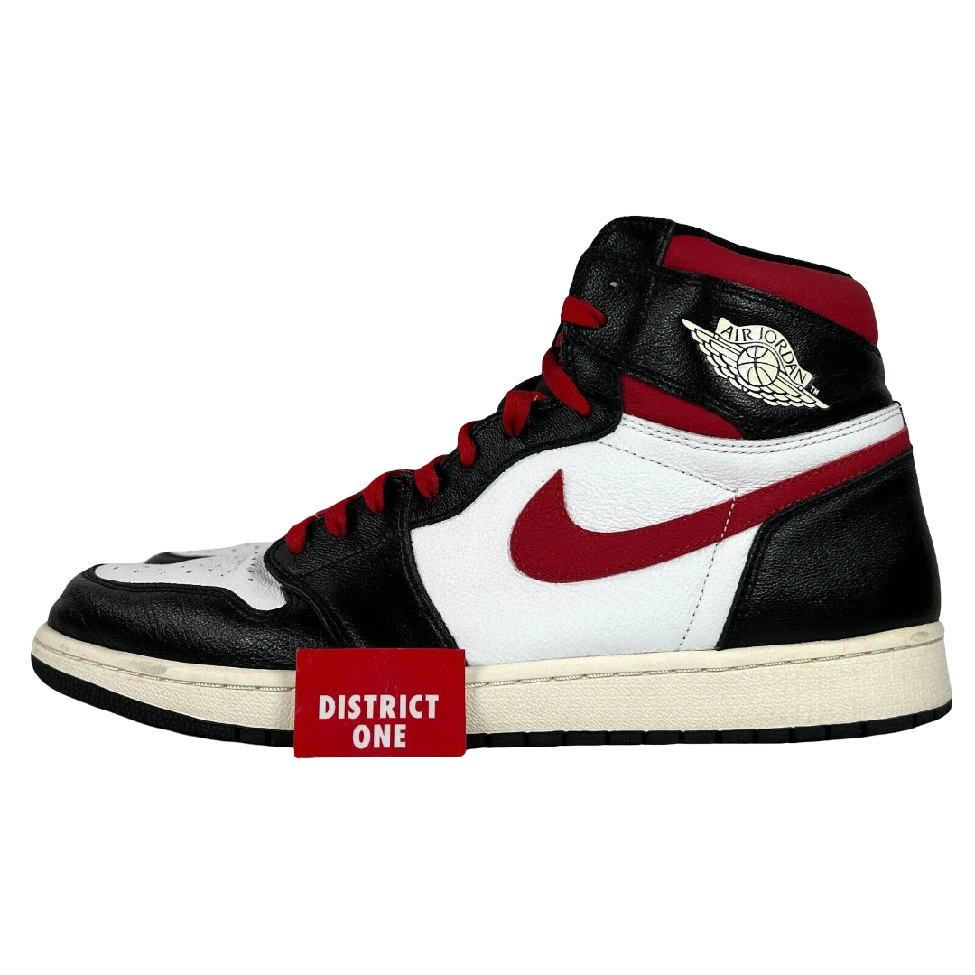 555088 061 Jordan 1 Retro High Bloodline [USED] - 13 (Used)