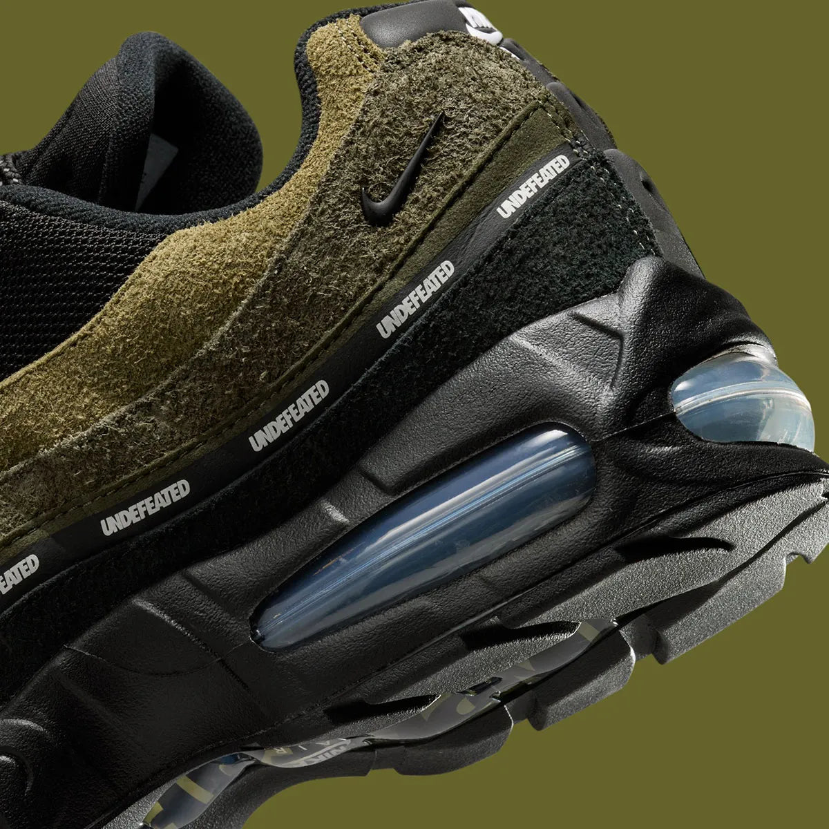 IB4523 200 Nike Air Max 95 SP Undefeated Geo La Brea Medium Olive